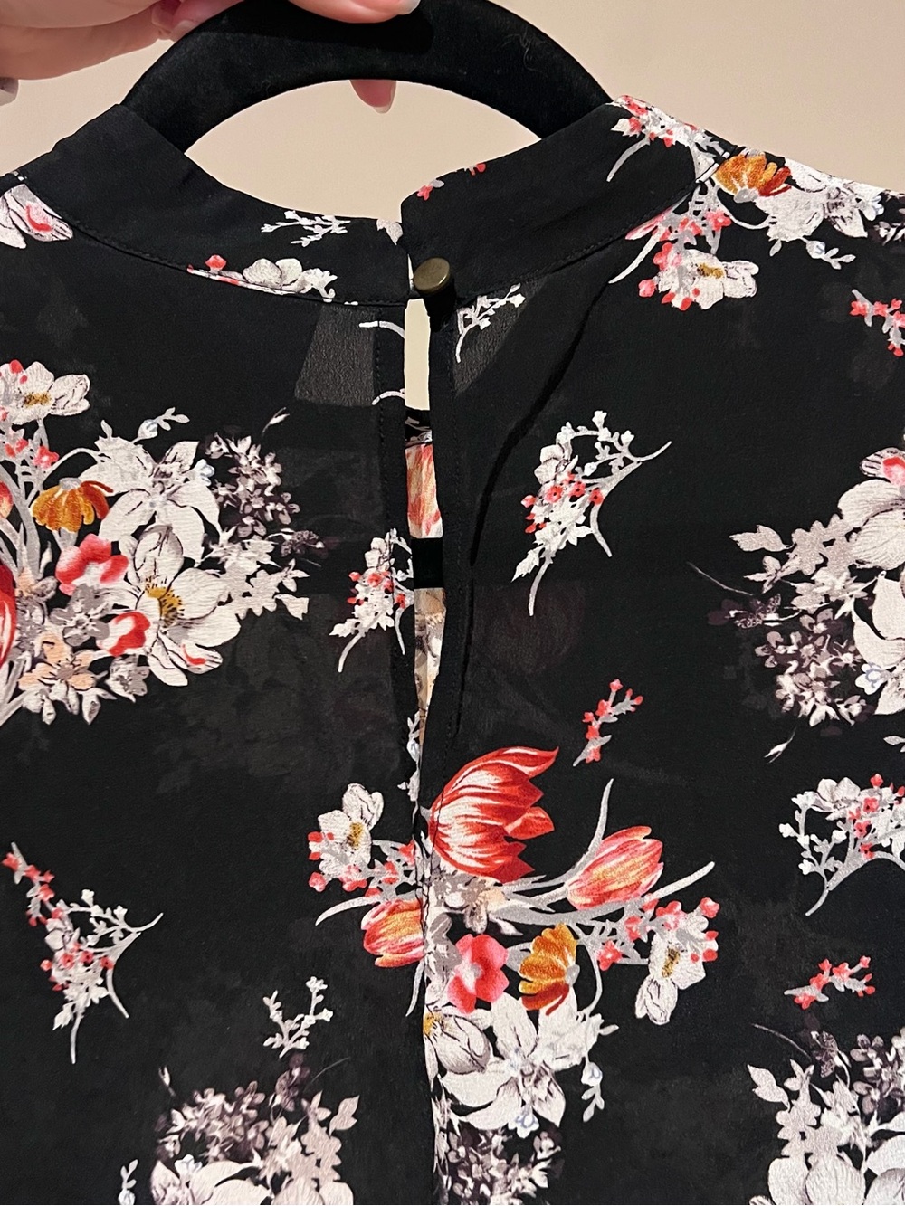 Maeve Hidra Silk Floral Blouse from Anthropologie - Picture 4 of 8